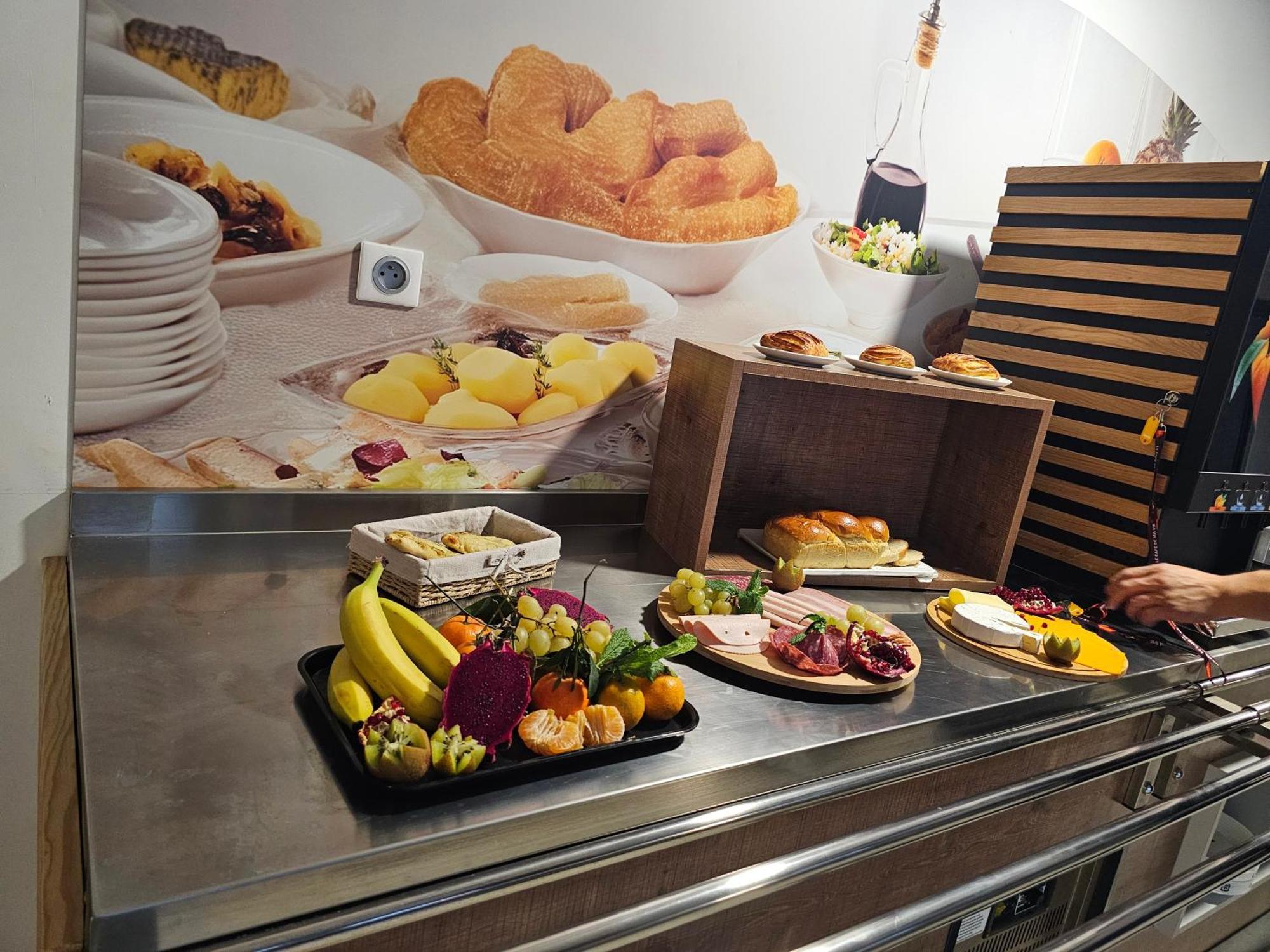 Val Hotel Montbeliard Sud Valentigney Екстер'єр фото