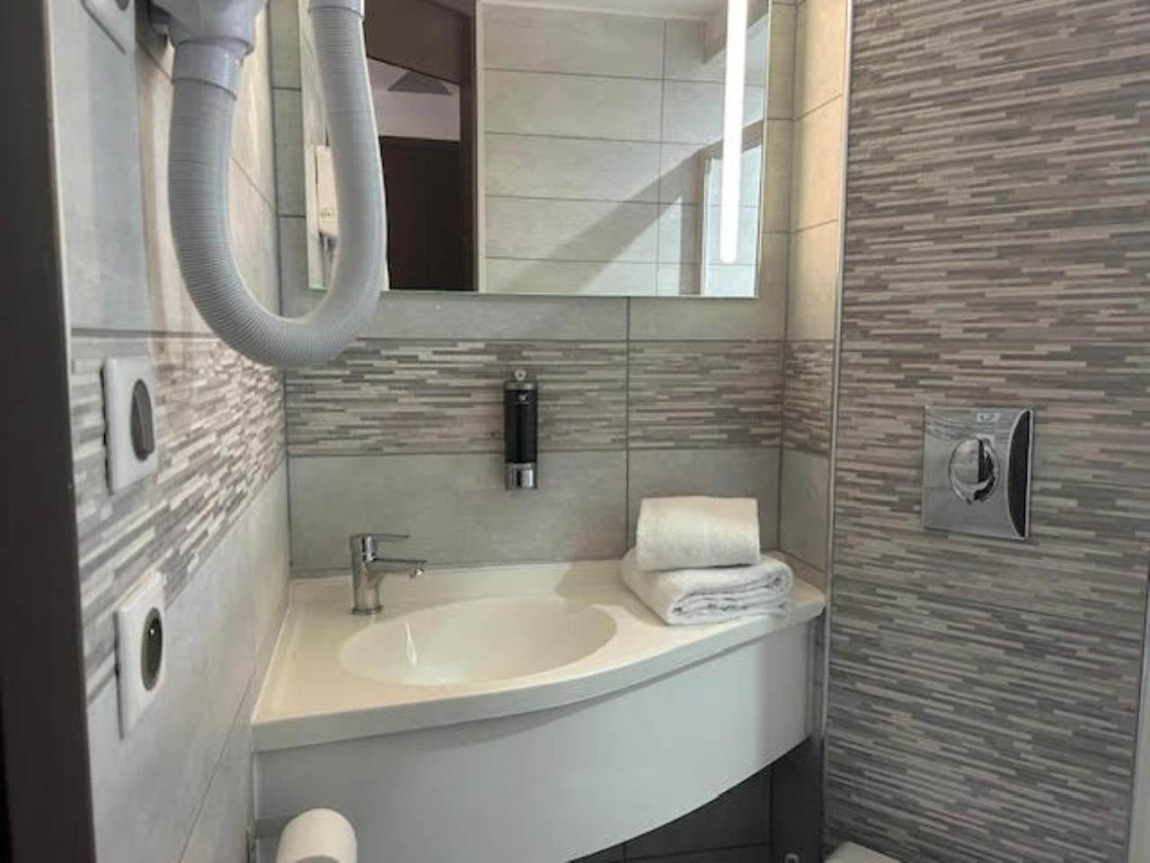 Val Hotel Montbeliard Sud Valentigney Екстер'єр фото
